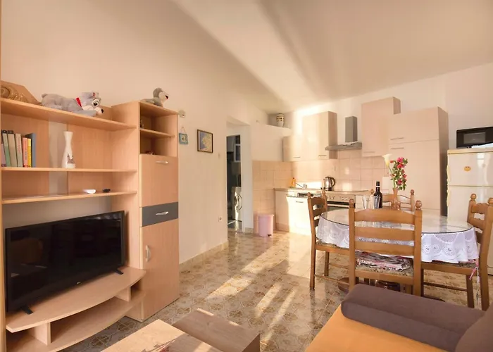 Apartments By The Sea Vis - 8525