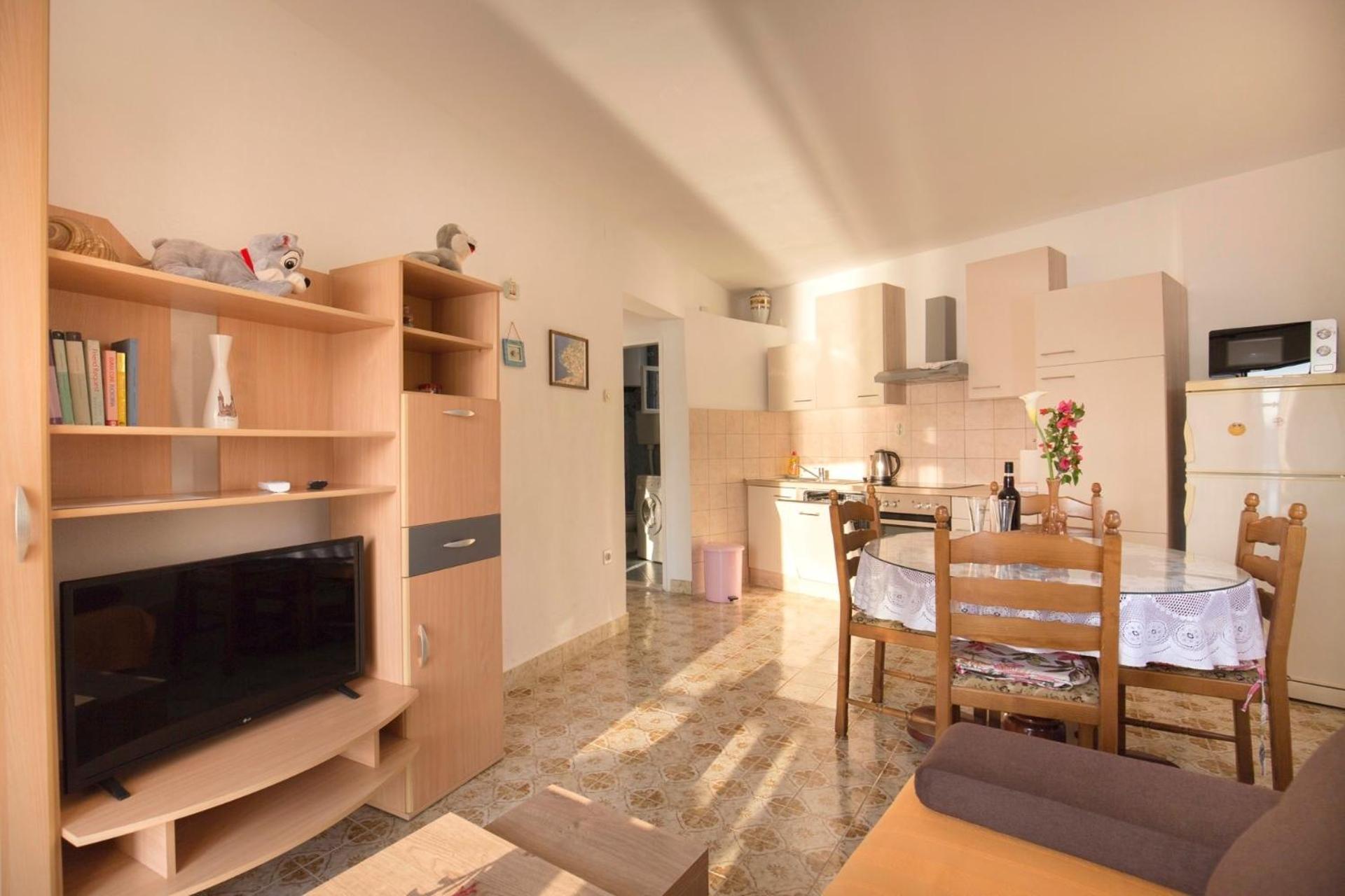 Apartments By The Sea Vis - 8525