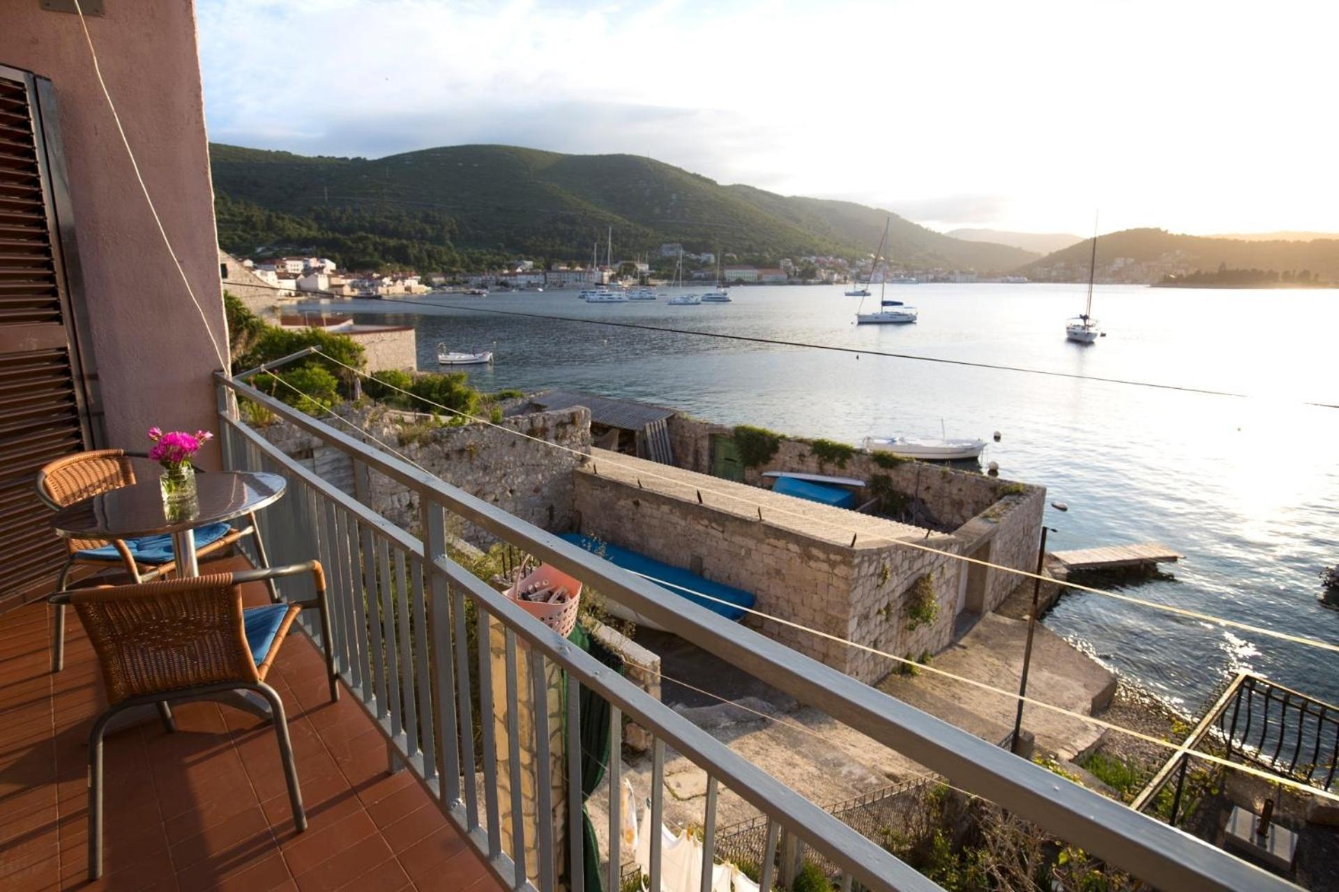 Apartments By The Sea Vis - 8525 Apartment